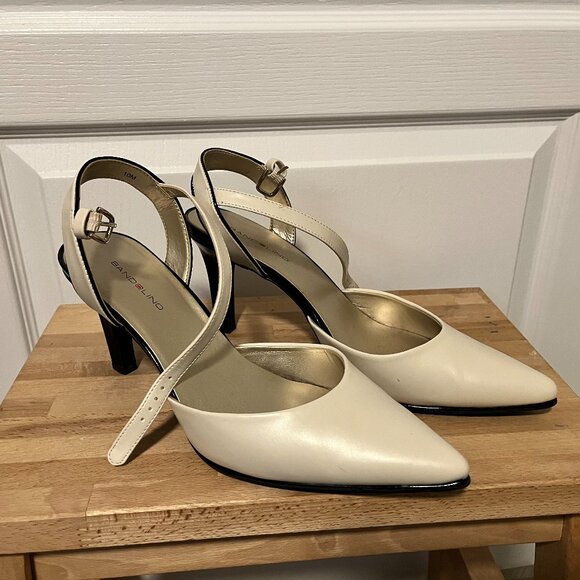 Bandolino Cream and Black Patent Open Back Heels Size 10 M - Picture 1 of 5